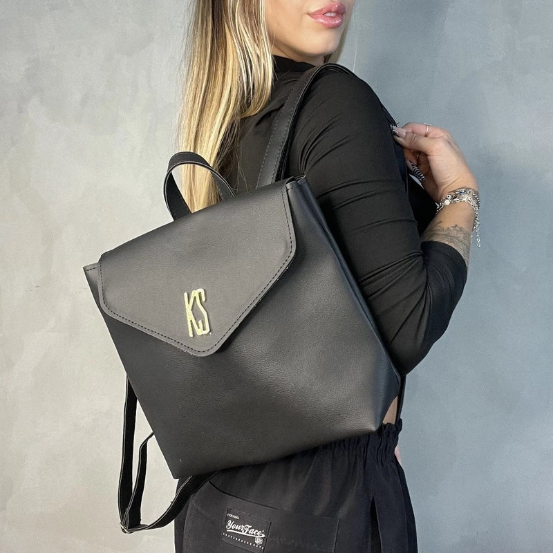 Kit 4 Bolsas Edição Limitada: Bolsa KS de Couro Grande + Carteira + Mochila + Bolsa Casual Media.